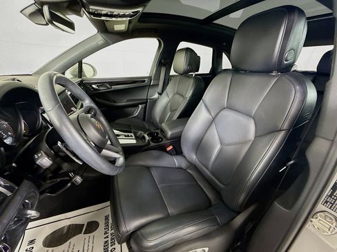 Certified 2024 Porsche Macan AWD/4WD image 5