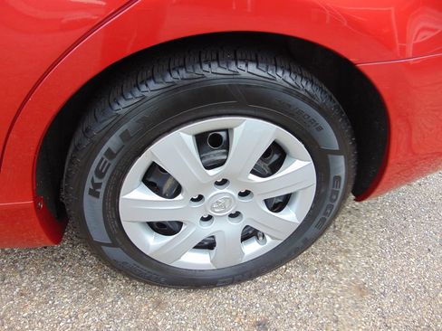 Used 2010 Toyota Camry LE FWD image 29