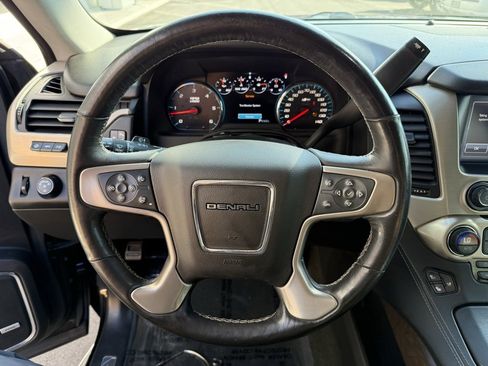 Used 2018 GMC Yukon Denali image 16