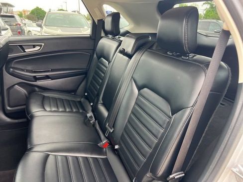 Used 2019 Ford Edge SEL w/ Cold Weather Package AWD/4WD image 8