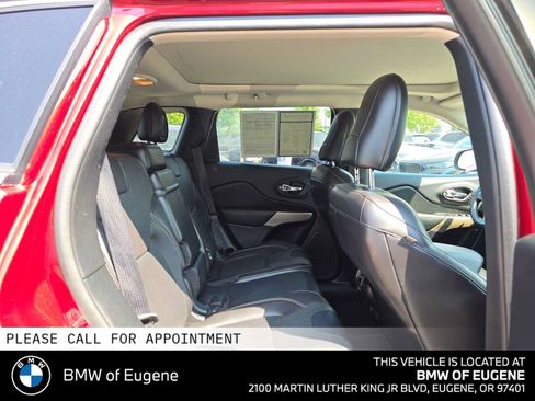 Used 2017 Jeep Cherokee Limited w/ Luxury Group AWD/4WD image 12