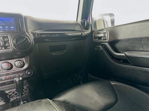 Used 2017 Jeep Wrangler Unlimited Sahara image 22