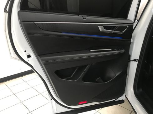 Used 2024 Volkswagen Atlas Cross Sport SEL R-Line AWD/4WD image 10