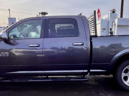 Used 2017 RAM 1500 Laramie w/ Convenience Group image 6