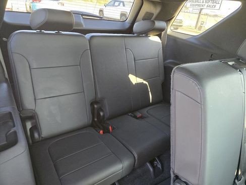 Used 2022 Chevrolet Traverse LT image 14