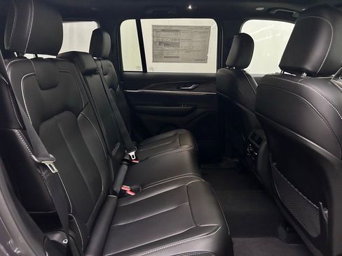 New 2025 Jeep Grand Cherokee Limited image 15