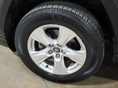 Used 2020 Toyota RAV4 XLE AWD/4WD image 38