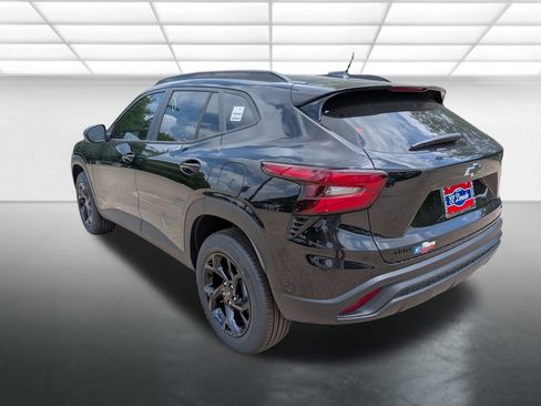 New 2026 Chevrolet Trax LT w/ Driver Confidence Package FWD image 2