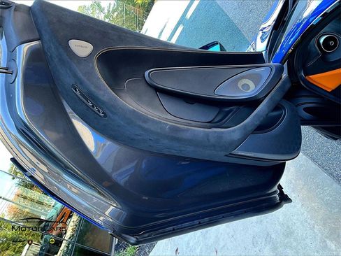 Used 2019 McLaren 570S Spider image 19