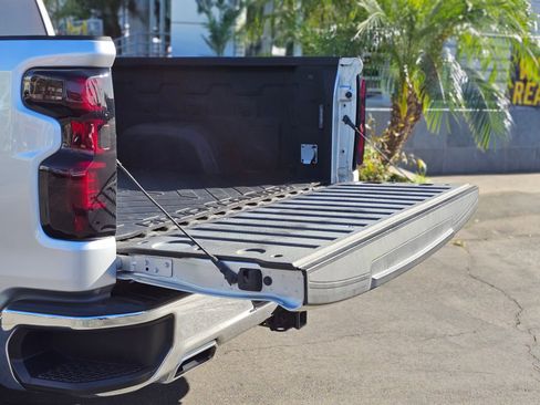 Used 2022 Chevrolet Silverado 1500 LT AWD/4WD image 8