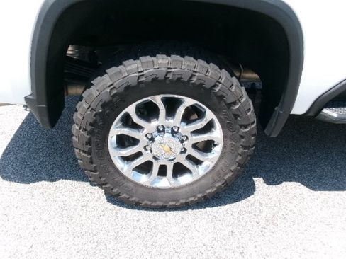 Used 2025 Chevrolet Silverado 2500 LTZ w/ LTZ Convenience Package AWD/4WD image 10
