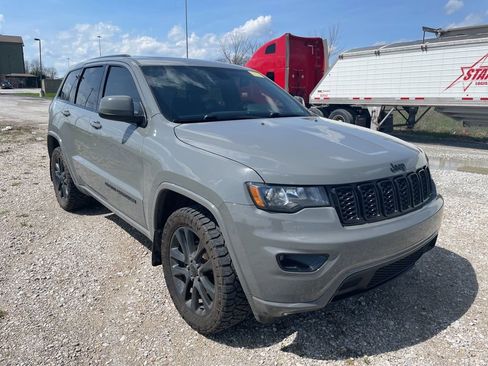 Used 2020 Jeep Grand Cherokee Altitude image 4