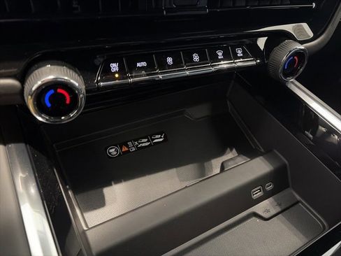 New 2026 Chevrolet Suburban LT image 24