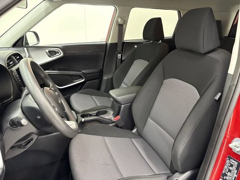 Used 2024 Kia Soul LX w/ Option Group 015 FWD image 15