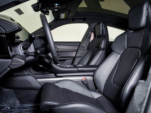 New 2025 Porsche Taycan Turbo image 5