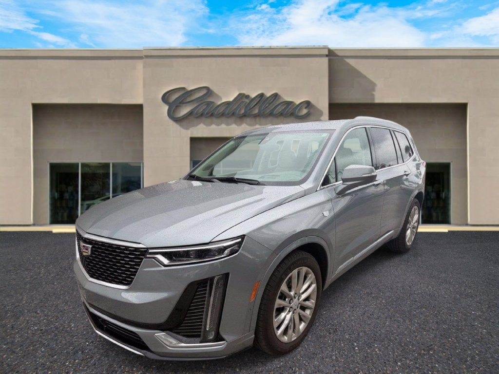 Used 2023 Cadillac XT6 Premium Luxury w/ Technology Package FWD image 7