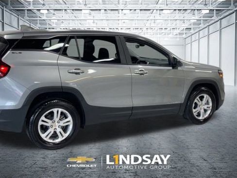 Used 2024 GMC Terrain SLE AWD/4WD image 2