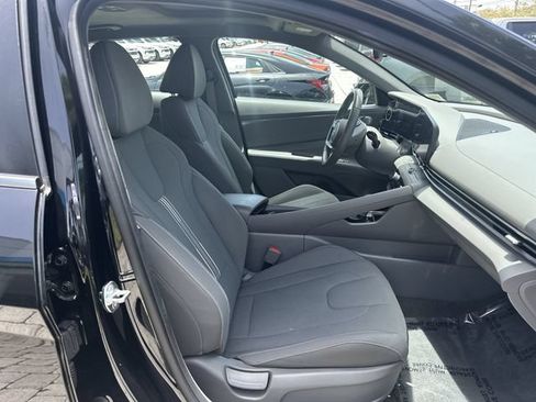Used 2025 Hyundai Elantra SEL FWD image 29