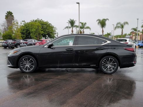 Used 2022 Lexus ES 300h w/ Premium Package image 8