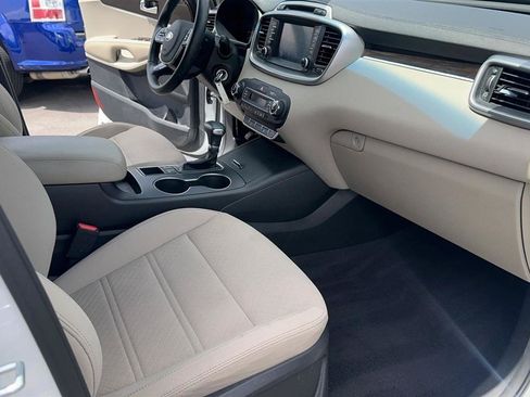 Used 2019 Kia Sorento FWD w/ LX Convenience Package image 29
