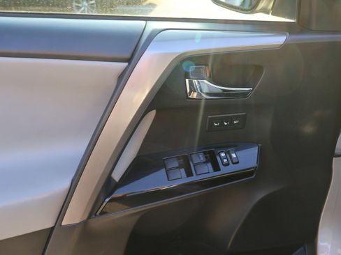 Used 2018 Toyota RAV4 Limited AWD/4WD image 24