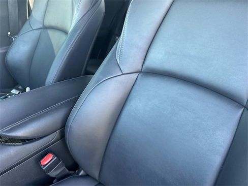 Used 2022 Toyota Venza XLE image 18