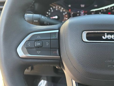 Used 2025 Jeep Compass Latitude w/ Convenience Group AWD/4WD image 30