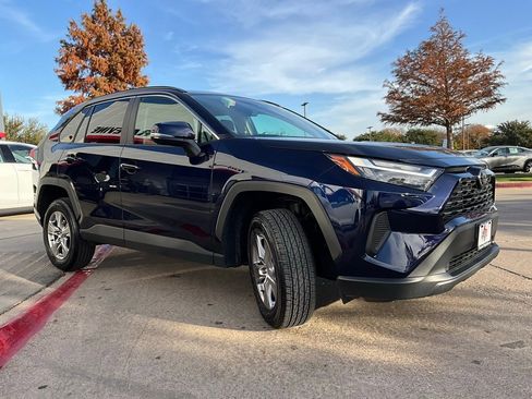Used 2025 Toyota RAV4 XLE image 5