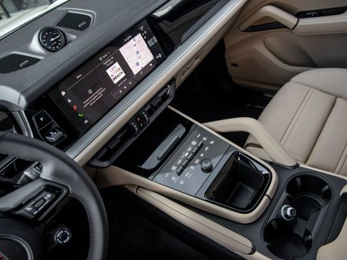 Certified 2026 Porsche Cayenne Coupe AWD/4WD image 28