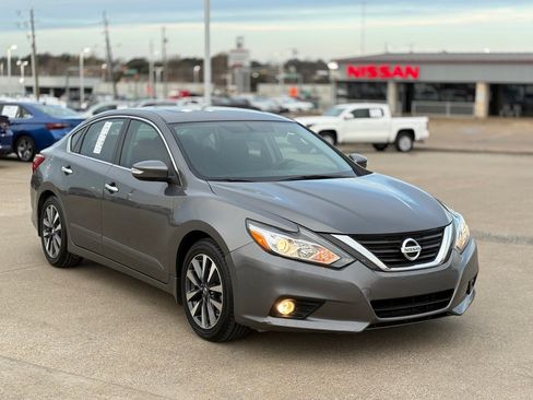 Used 2017 Nissan Altima 2.5 SV w/ Convenience Package image 5