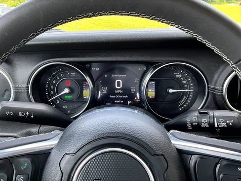 Used 2023 Jeep Wrangler Unlimited Sahara w/ Cold Weather Group AWD/4WD image 17