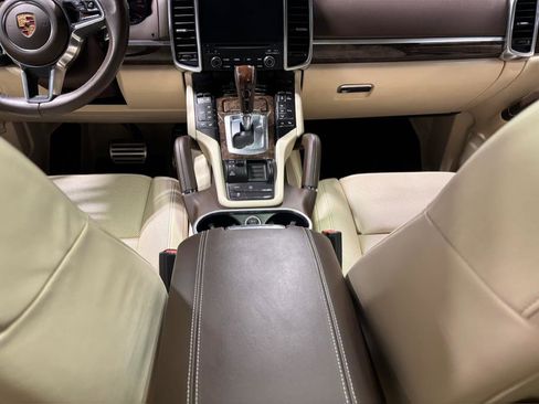 Used 2017 Porsche Cayenne S image 19