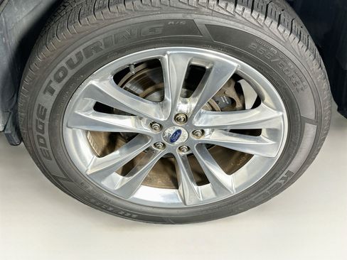 Used 2019 Ford Explorer XLT w/ Equipment Group 202A AWD/4WD image 11