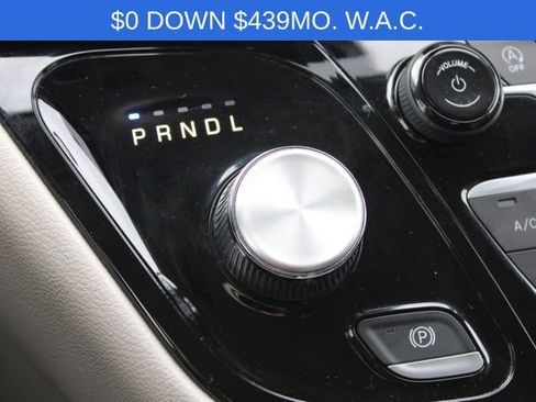 Used 2023 Chrysler Pacifica Touring-L image 41