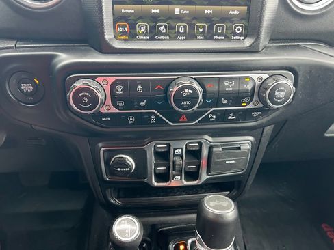 Used 2021 Jeep Wrangler Unlimited Sahara AWD/4WD image 32