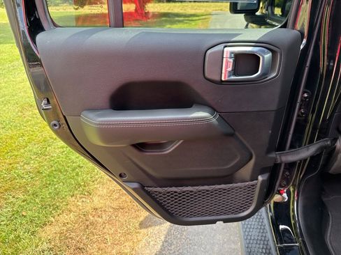 Used 2021 Jeep Wrangler Unlimited Sahara image 25