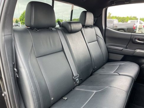 Used 2018 Toyota Tacoma Limited image 30