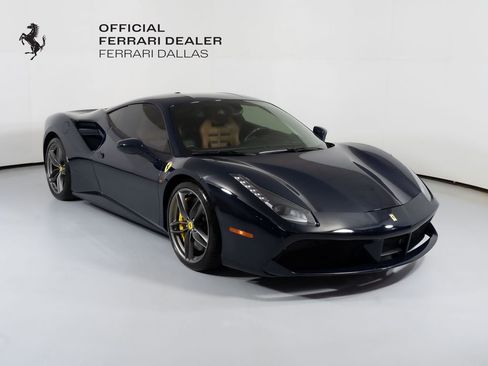Used 2017 Ferrari 488 GTB RWD image 1