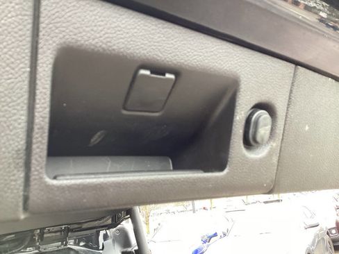 Used 2017 Cadillac Escalade ESV Luxury image 32