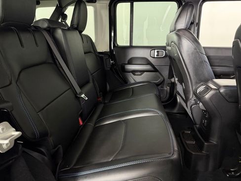 Used 2024 Jeep Wrangler Unlimited Rubicon 4xe image 31