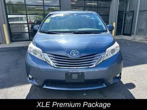 Used 2017 Toyota Sienna XLE Premium FWD image 10