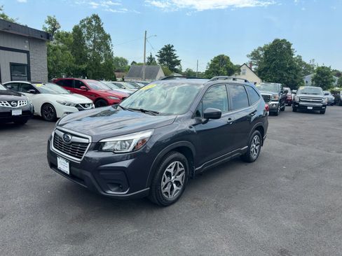 Used 2019 Subaru Forester Premium image 2