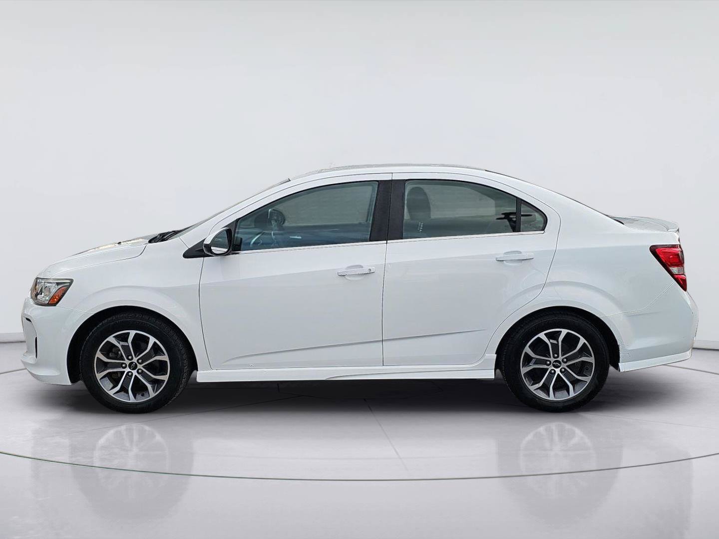 Used 2020 Chevrolet Sonic LT w/ RS Package FWD image 2