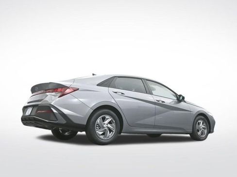 Used 2025 Hyundai Elantra SE FWD image 35