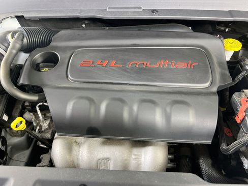 Used 2022 Jeep Compass Latitude w/ Sun and Sound Group AWD/4WD image 28