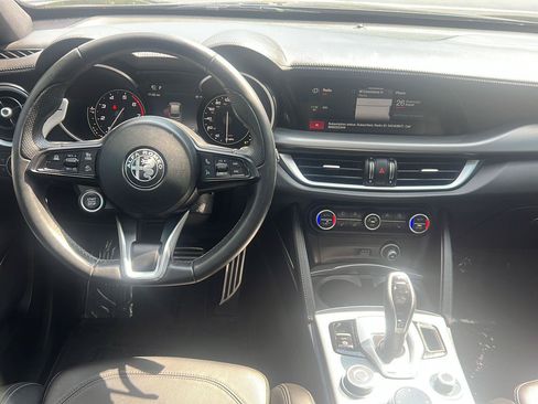 Used 2022 Alfa Romeo Stelvio Veloce AWD/4WD image 10