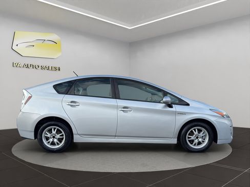 Used 2011 Toyota Prius Two image 8
