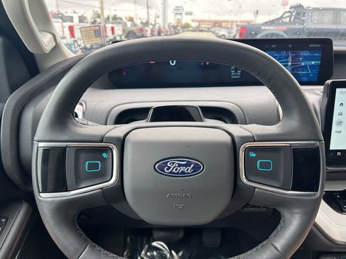 Certified 2025 Ford Expedition Active AWD/4WD image 36