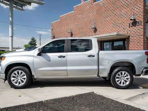 Used 2022 Chevrolet Silverado 1500 Custom RWD image 3