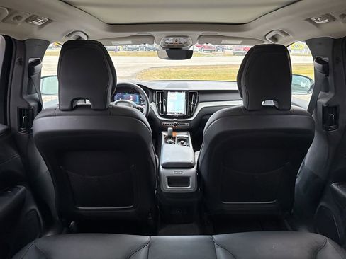 Used 2025 Volvo XC60 B5 Plus image 26